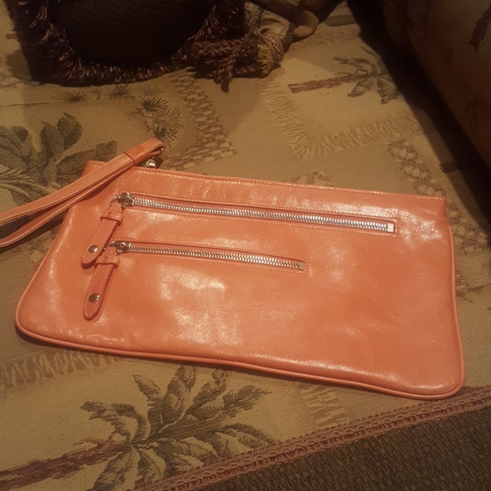 EUC Hobo International clutch bag in peach leather
